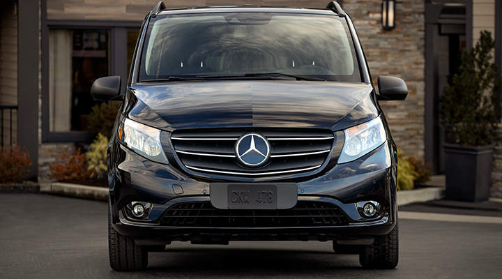 Displaying the Mercedes-Benz Vans Canada Metris Passenger Van Exterior. 